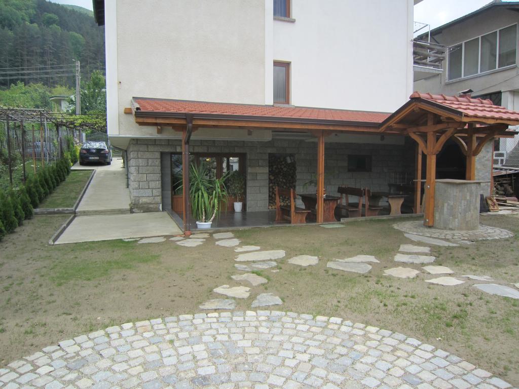 Slavina Guest House ساباريفا بانيا المظهر الخارجي الصورة