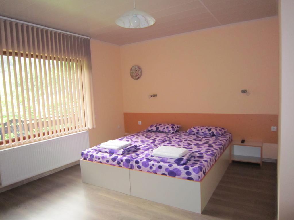 Slavina Guest House ساباريفا بانيا المظهر الخارجي الصورة