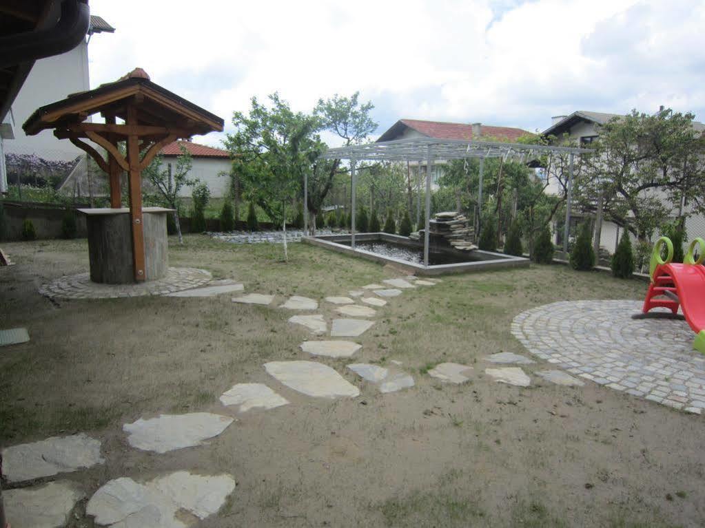 Slavina Guest House ساباريفا بانيا المظهر الخارجي الصورة